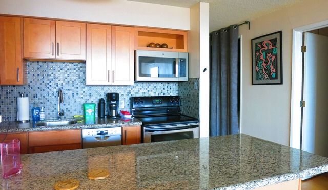LOVELY STUDIO WITH A POOL AND A VIEW IN THE VERY HEART OF DENVER WALK EVERYWHERE