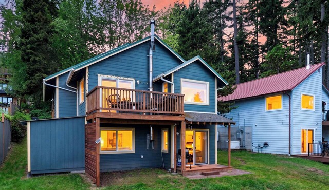 Lower-Level Whidbey Hideaway Water Views + Shared Hot Tub | Morning Glory