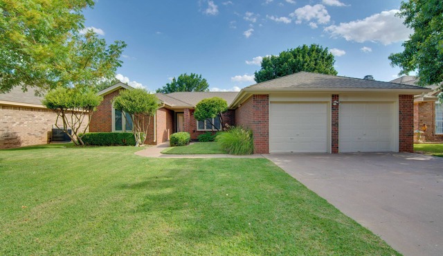 Lubbock Home w/Deck & Yard - 8 Miles to TTU!