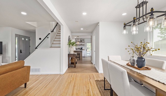 Lux 5 BR home w/Jacuzzi | Firepit | Wet Bar | Foosball