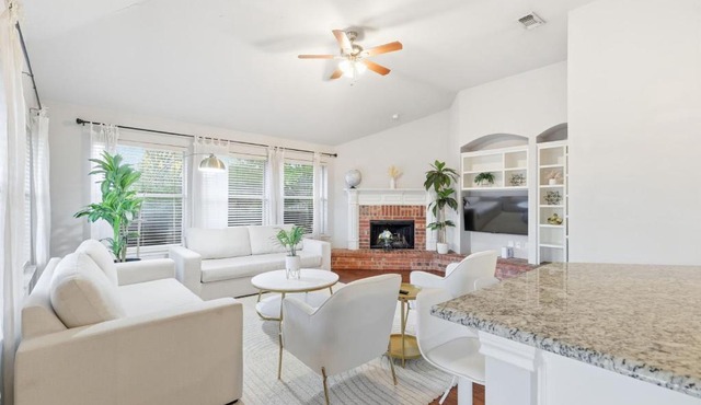 Lux Cozy 5B2B Home for Families