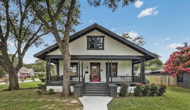 LUX HOME 4 min to AT&T | Rangers/Close to Airport