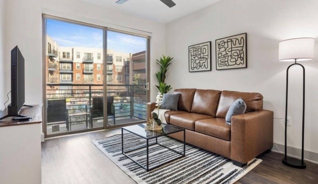 Luxe 1 BD Stay w/Pool, Gym & EV Charger