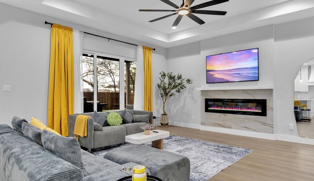 Luxe 4BR/3BA, 3 King Beds—Near AT&T, DFW, Dallas