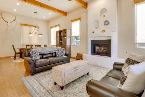 Luxe Desert Retreat w/Mtn Views in Albuquerque!