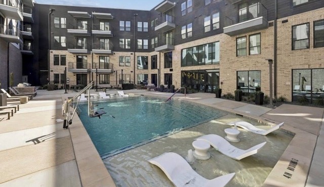 Luxury 1 Bedroom Retreat + Pool + Gym + Free Parking