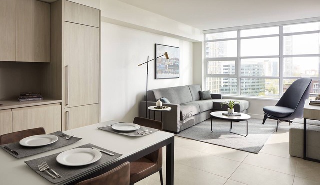 Luxury 1-BR Suite in Seattle: Pools, Fitness, Balcony & Full Amenities!