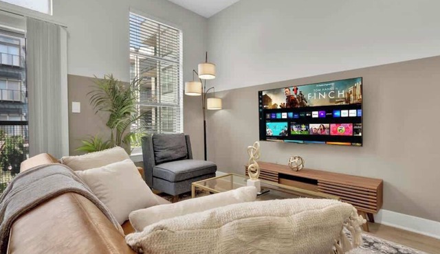 Luxury 1BD | Deep Ellum | Parking | Pool+Gym