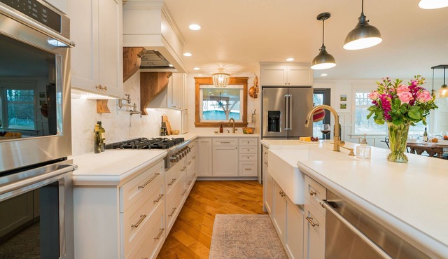 Luxury, 2700 sf spacious home, 7 min to downtown