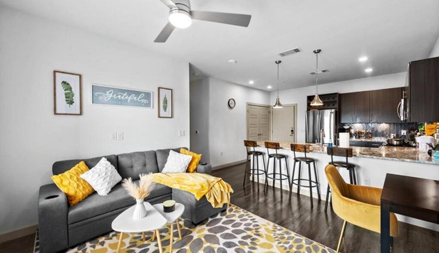 Luxury 2Bed Queen Suite, Free Parking Wifi Gym, Hwy 121 and PGA Golf Course