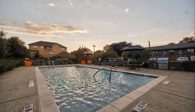 Luxury 2BR Retreat| 3 Mins to Love Field w/Pool + Gym