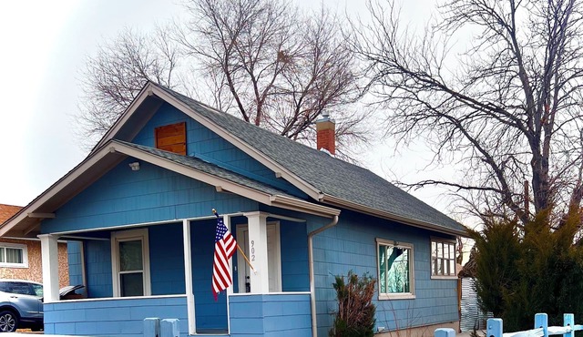 Luxury, 3 bd home near Riverwalk, CSU Pueblo & local hospitals-Downtown-Golfing