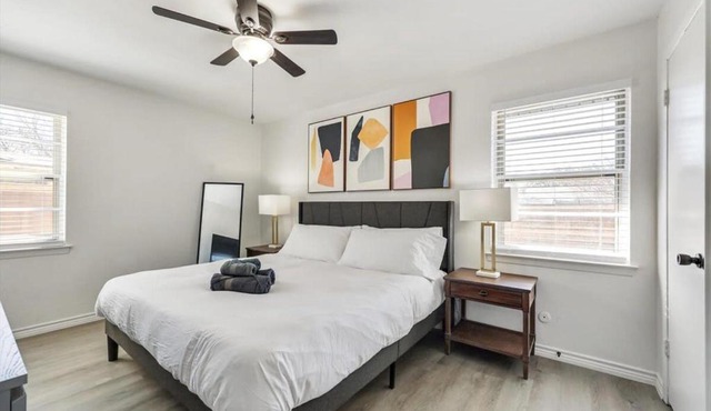 Luxury 4Bed 2Bath Hidden Gem w Backyard Oasis