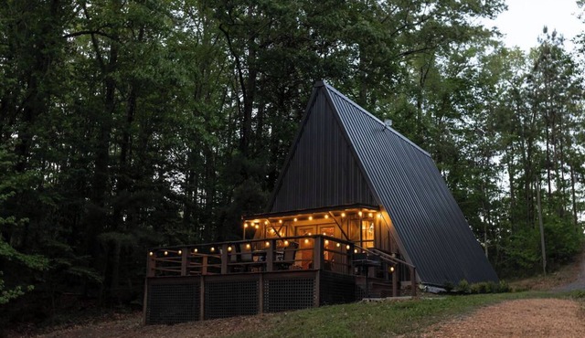 Luxury A-frame Retreat on Private Lake with Firepit! Family Gathering & Relaxing