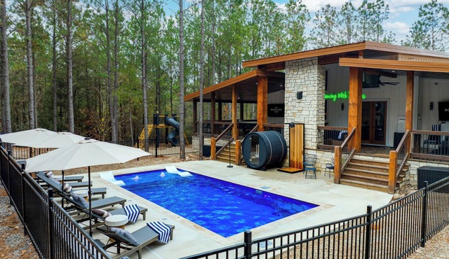 Luxury Broken Bow Cabin | Private Pool, Pickleball & Mini Golf | Sleeps 16 in Broken Bow