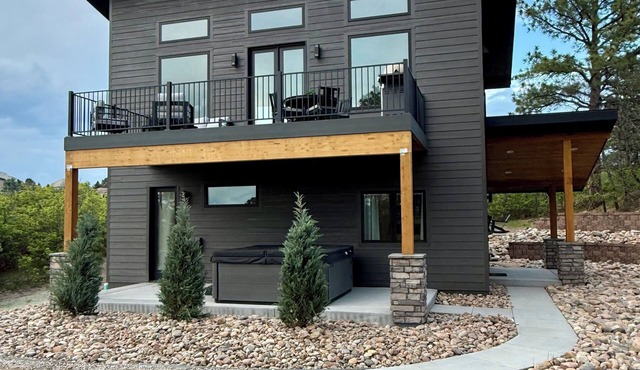 Luxury Guest House on 11 Acres - Hot Tub, Mountain Views & Trail Access