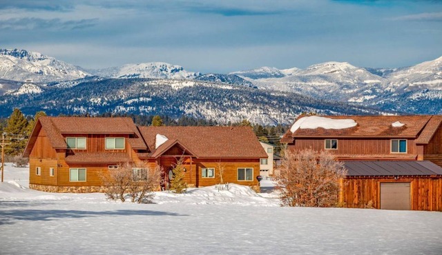 Luxury Home with Gorgeous Mountain Views!