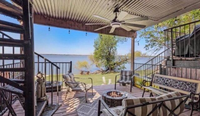 Luxury Lakefront Townhome in Rockwall 4 Bedrooms, Minutes from Dallas