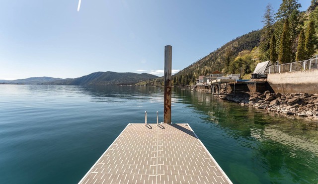 Luxury Lakeside Boater's Paradise