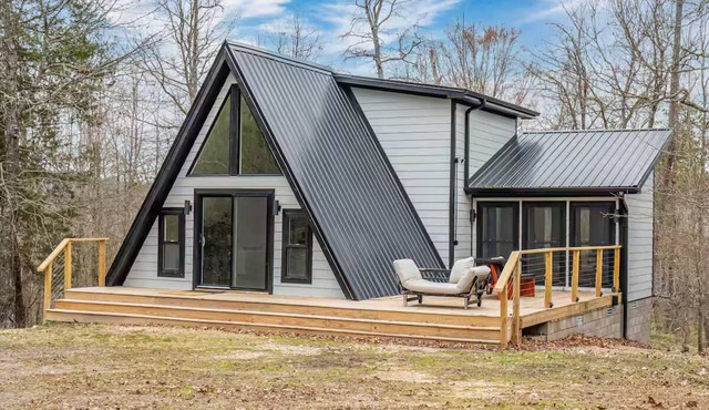 Luxury Modern Cabin Scenic 5 Acre Hilltop Retreat