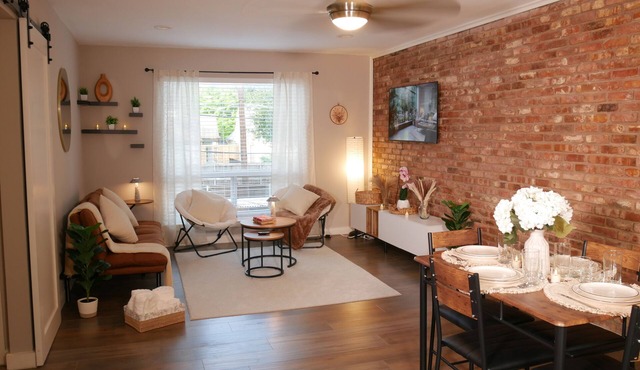 Luxury Smart Home l Prime Dallas l Walk to Bars