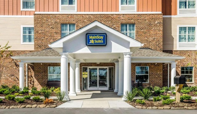 MainStay Suites Hackberry Sportsman's Lodge