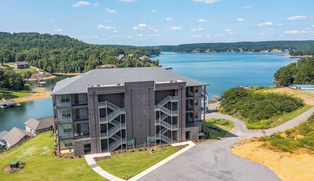 Mallard Pointe unit 200- Luxury condo- conveniently located!