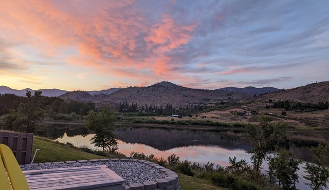 Manson Lakefront Home near Lake Chelan w/Dock