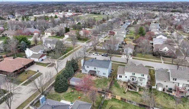 Massive 6 bedroom in a great area!