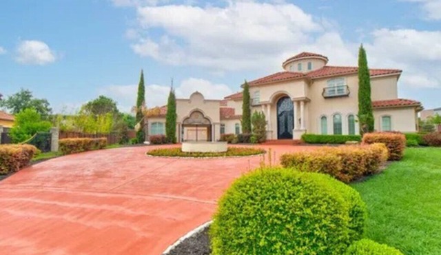 Mediterranean villa on acre lot in W Plano-5 mins from Legacy West, Frisco Star,