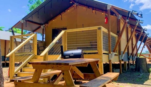 Memorable Family Getaway: Safari Tent Glamping in Cibolo, TX