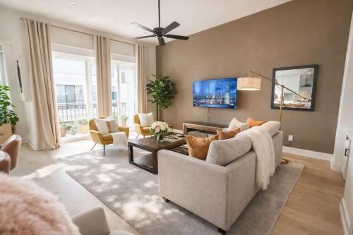 Memorial Rooftop Villa Gated Retreat with Terrace