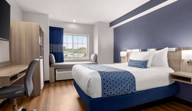Microtel Inn & Suites by Wyndham Lincoln