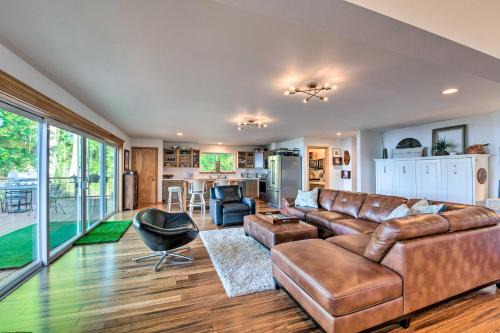Mid-Century Cabin w/Deck & Puget Sound Vistas!