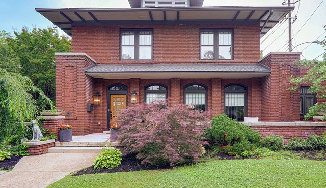 Midtown Jackson - 1900 Brick Craftsman Home