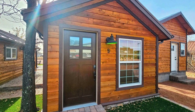 Mini Cabin with Pickle ball court ! in Payson