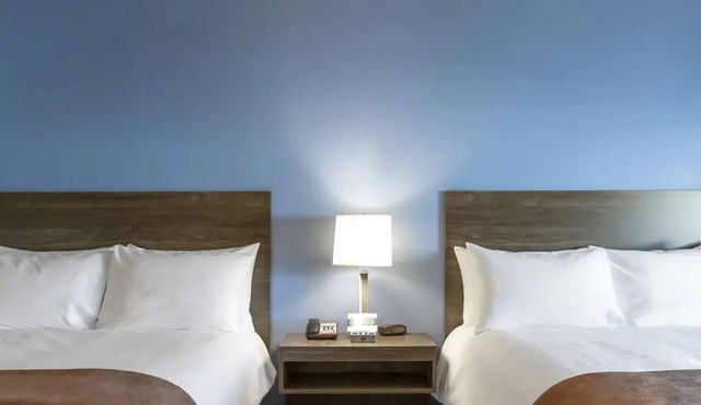 Modern 2-Room Stay Near Interstate – Explore St. Joseph Attractions