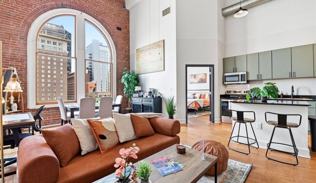 Modern 2BR/2BA Loft | Resort Amenities + Downtown St. Louis