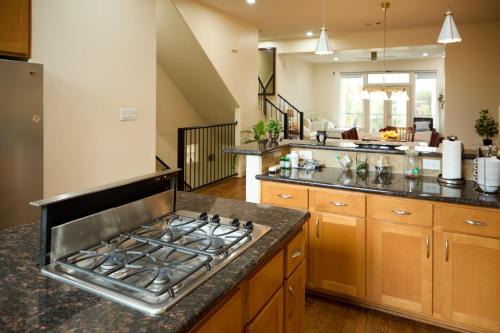 Modern 2BR Home,near Downtown & Stadiums
