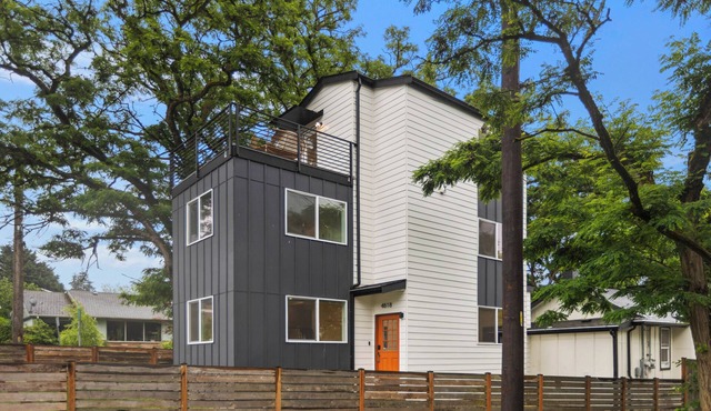 Modern 3BR house. Near downtown Seattle attractions. SeaTac Airport