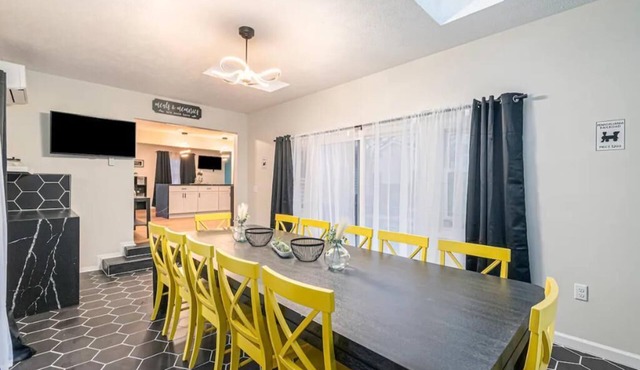 Modern 6BR Millard, 3 King Suites, Workspace, W/D, Pet-Friendly, 940 Mbps