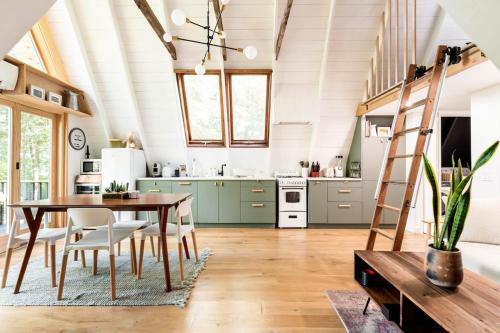 Modern A-Frame Cabin with Loft, Firepit and Grill in Catskill