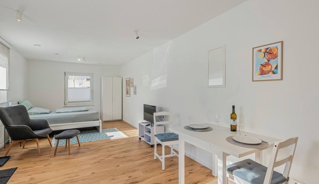Modern accommodations with private parking, a view of the countryside, and fiber-optic internet in Schorndorf