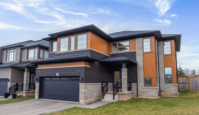 Modern and Luxurious - 28 Minutes from Niagara Falls! in Hamilton