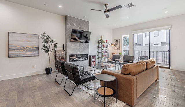 Modern Bishop Arts Retreat 3BR/3BA + Rooftop & Dallas Skyline Views