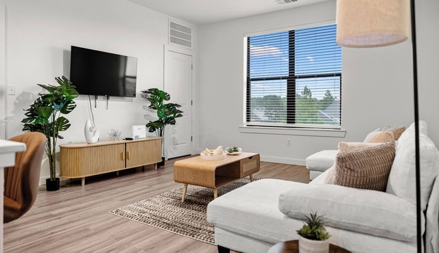 Modern & Bright 2BR/2BA Apartment in Baton Rouge