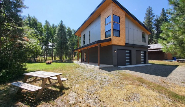 Modern charming 3-bedroom house in marvelous Ronald with WiFi, AC, Ping pong.