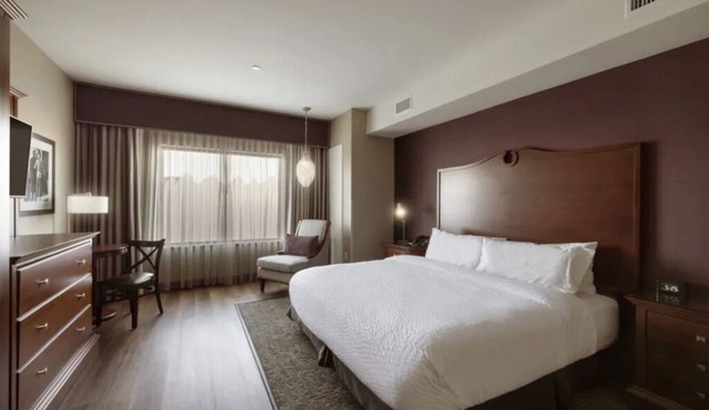 Modern Comfort Near Arts, Nature, & Dining in Charming Parker