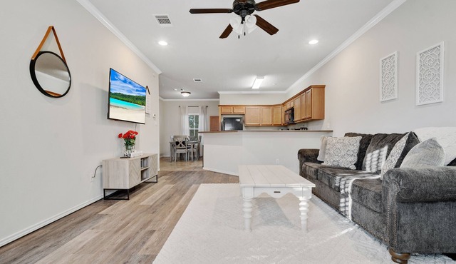 Modern Condo walking distance to Texas Tech w/full kitchen!