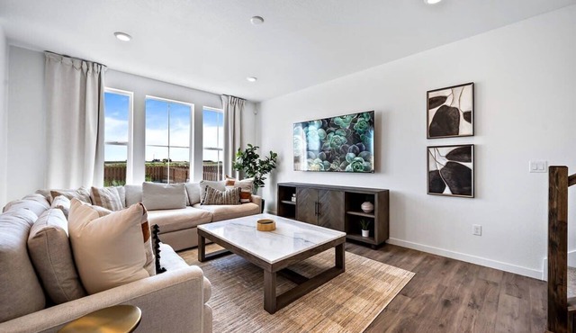 Modern Executive Home Close to DEN